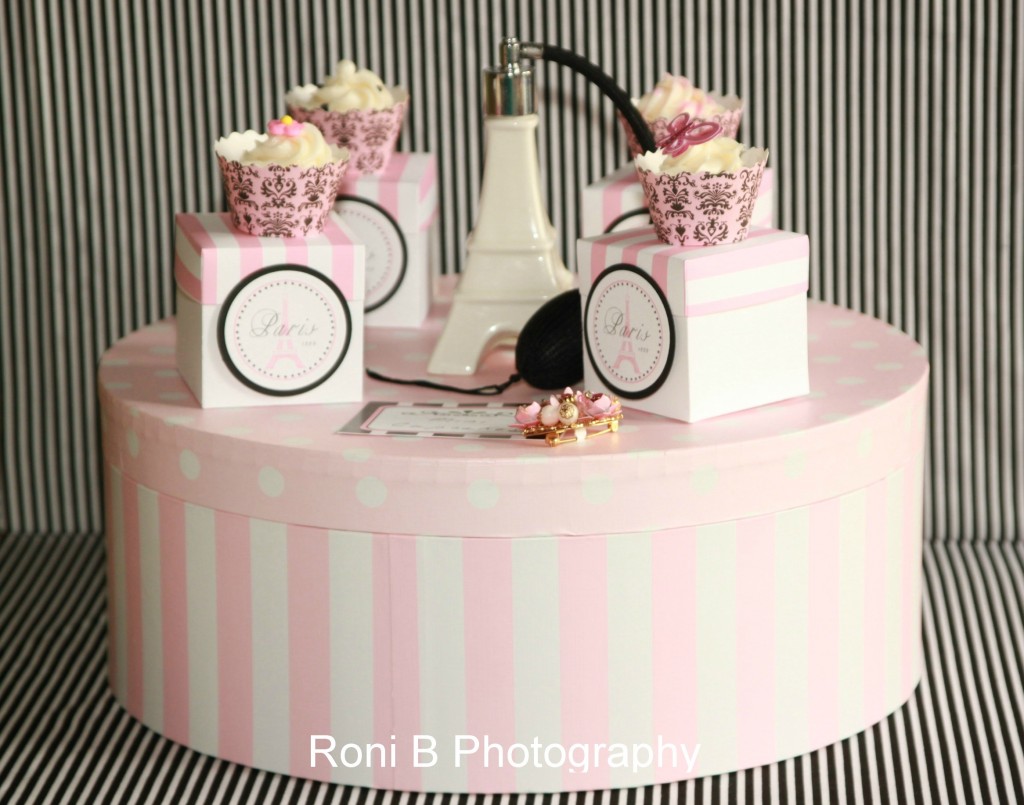 cupcake-baker-nancy-wrappers-stripes 8